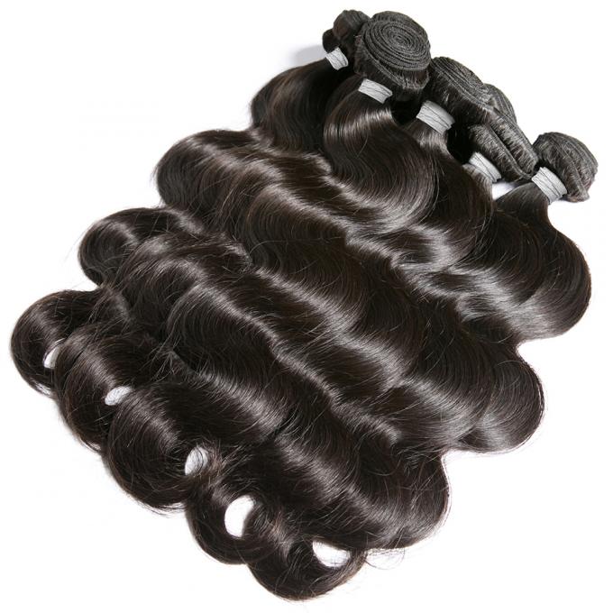El cabello humano brasileño del color puro del negro 1B del 100% lía extensiones del pelo mojado y ondulado